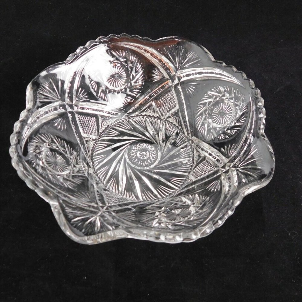 Patterened Cut Glass Bowl Clear Scalloped Wavy Edge Candy Dish Nuts Decor Flower